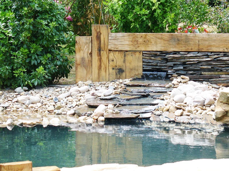 bassin en pierre ou en bois